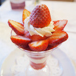 ストロベリーパフェ