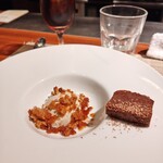 キャトルラパン 北梅田 - デザートは、ほうじ茶パンナコッタとチョコレートケーキ