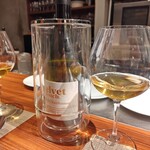 キャトルラパン 北梅田 - 白ワインをボトルで