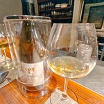 キャトルラパン 北梅田 - 白ワインアップ