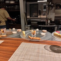 キャトルラパン 北梅田 - 店名カウンター