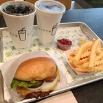 シェイクシャック りんくうプレミアム・アウトレット - バーガー、ポテト、ドリンクなど