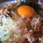 グリル赤坂 - 納豆丼 単品だと500円
納豆、鰹節、ネギ、生卵、海苔
全て納豆にぴったりのトッピング