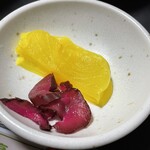 東京庵 - 『肉丼(漬物・みそ汁付)』の漬物