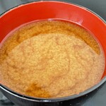 東京庵 - 『肉丼(漬物・みそ汁付)』のみそ汁