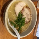 臥龍 - 鶏チャーシュー麺(1150円)