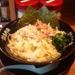 茅ヶ崎家 - 料理写真:ベジタブル家系 塩（麺半玉・固め）