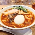 磨宝の鶏中華そば てらうち - これまでの太麺とは違う新機軸