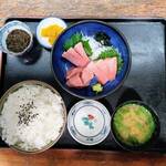 味処 まるたか - 中トロ刺身定食（提供時）