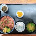 味処 まるたか - 中トロ漬丼（提供時）