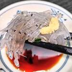 味処 まるたか - 生シラス（アップ）