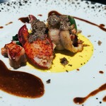 鉄板焼 - オマール海老の鉄板焼、サフランソースと赤ワインソース