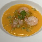 赤白 - 冷製マンゴーと桃のスープ 小エビとセロリを添え