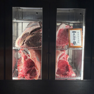 ●一切の妥協をしない仕入れ、血統から選び抜かれた肉のみ。