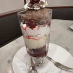 カフェ ウィーン - ショコラのアイス＋バニラアイス＋グリオットチェリーがメイン