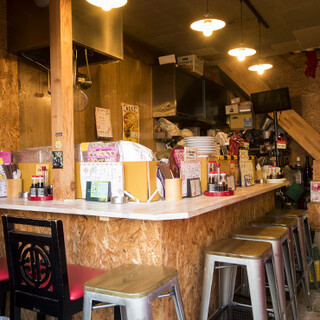 ひとり飲みから仲間との集まりに♪駅近にある明るい雰囲気のお店