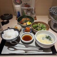 牛刺しと焼肉 仔虎 クリスロード店 - 