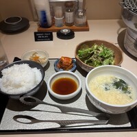 牛刺しと焼肉 仔虎 クリスロード店 - 