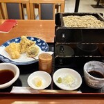 薮伊豆総本店 - 三段重ねのせいろは迫力があります