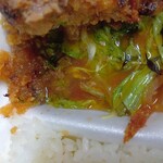 朝日製菓 - 和風ハンバーグの下に敷かれたレタス