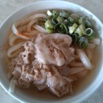 手打うどん たむら - 丼に乗せたオリーブ豚