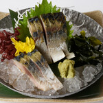 鍛冶屋 文蔵 - 炙り燻製〆サバの刺身