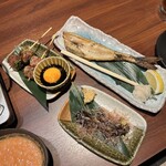 炉端とホルモンと串焼きとおでん とっとっと - 