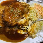 ランチハウス 美味しん坊 - 料理写真:ハンバーグカレー（手作りビーフ）にフォークを添えて実食