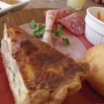 パンとエスプレッソと - ハム盛り合せ、キッシュ