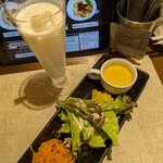 フレンチカレー スプーン - ラッシーとセットサラダ