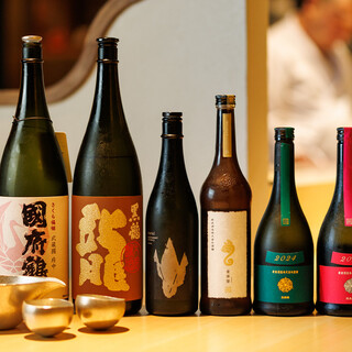 厳選された日本酒と愉しむ、四季折々の旬の味。