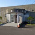 喰い処 鮭番屋 - 駐車場内トイレ