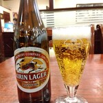 蓬莱春飯店 - この形状のグラスは初めてですが、キリンビールのロゴ入り