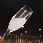 和食 むさし野 - 獺祭 純米大吟醸45にごりスパークリング
→ まろやかな旨みと爽やかな酸がふくよかに広がる
