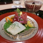 和食 むさし野 - ◆造り
鰹　縞鯵　アオリイカ　甘露醤油
× 
獺祭 純米大吟醸 磨き 三割九分
→ 魚の質感に寄り添う柔らかい甘みとキレ