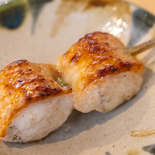 熟成させ旨味を閉じ込めた“高坂鶏”の焼鳥