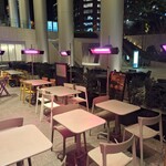 カラオラ テラス・スペイン料理・大手町 - 赤外線ヒーター６台を半数の席にのみ使用し暖かく