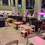 カラオラ テラス・スペイン料理・大手町 - 冬季屋根付きテラス赤外線ヒーター６台完備