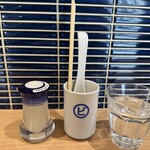 La Maison du Ramen ビスク - 左からレモン汁、レンゲとお箸、お水