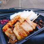 国産の若鶏 やきとりザンギNo.1 - 店主にお任せ焼き鳥弁当(タレ)