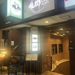 焼肉じゅん - 入り口。お店は地下です