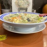 彩華ラーメン - 横幅の広い器なので、結構、ボリュームあり