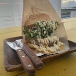 氾濫バーガー チムフガス - チーズバーガー
