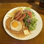 カフェ マチルダ - ソーセージエッグパンケーキ