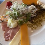 グランドメルキュール 伊勢志摩リゾート&スパ - サラダ、自家製ドレッシング、ハム&チーズ
