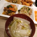 中華居酒屋 超兄貴 - 豚なんこつと白菜豆腐煮込み　豚を煮込んだ濃く深さ