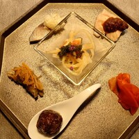 レンゲ - クラゲと無花果の冷菜、猪肉の黒酢ソース、ワカサギの山椒風味、〆鯖 葱ソース、岩手県産 ほろほろ鳥のよだれ鶏、紅くるり大根の甘酢大根