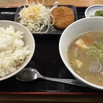百味 - 豚汁とコロッケの定食