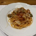 IL SUOLO - サルシッチャと万願寺とうがらしのトマトソース