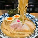 東京駅 斑鳩 - 人気No.1  濃厚東京駅ラーメン　1,250円